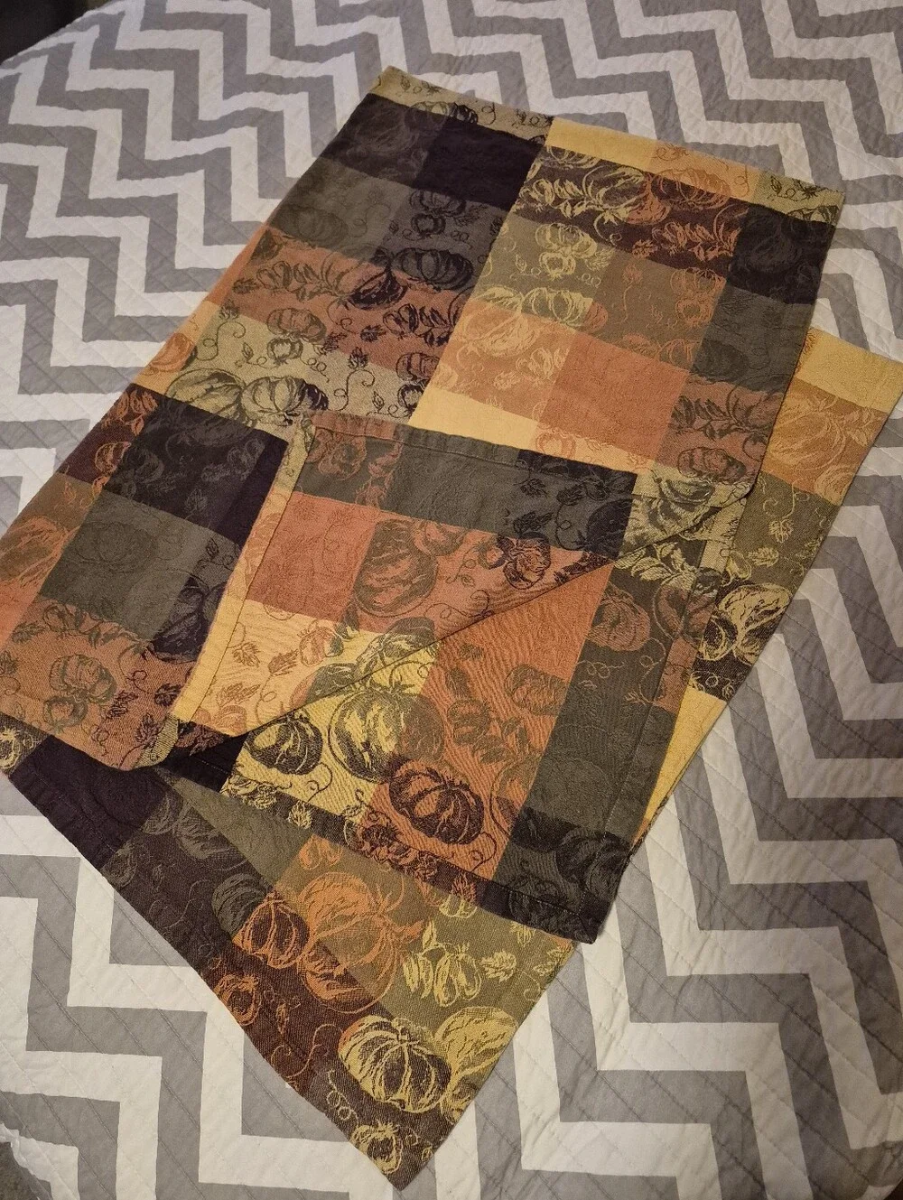 ❤️‍🔥Vtg. Fall Pumkins Patchwork 100% Cotton Linen Tablecloth Block Design 48x64